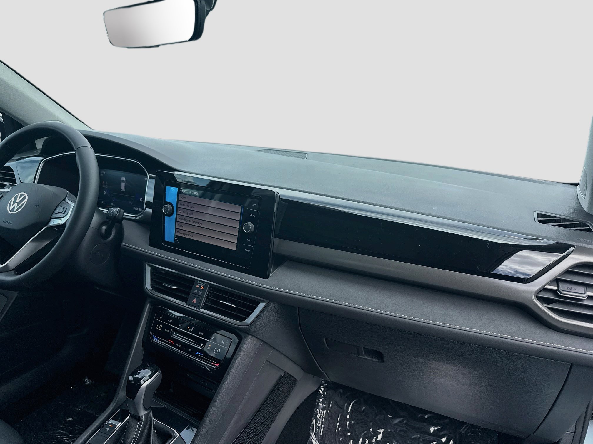 Certified 2021 Volkswagen Atlas Cross Sport SE FWD image 31