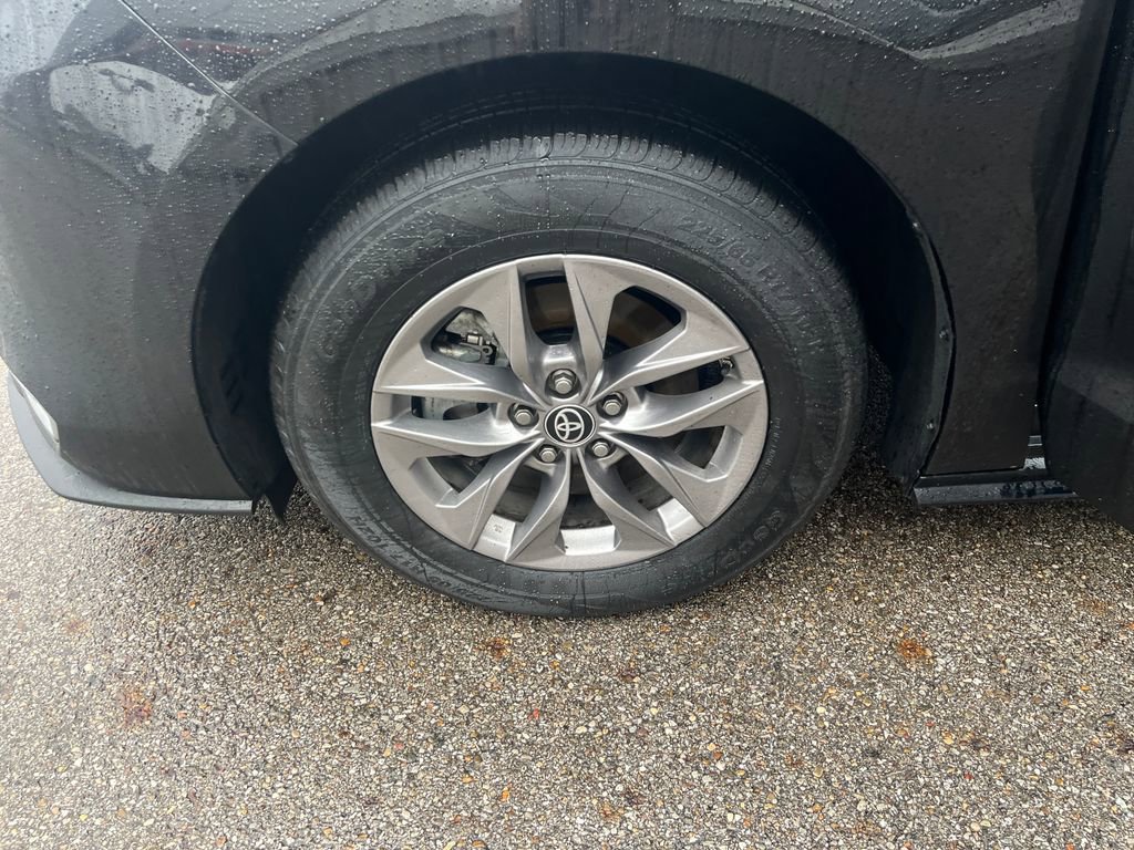 Certified 2023 Toyota Sienna XLE image 30