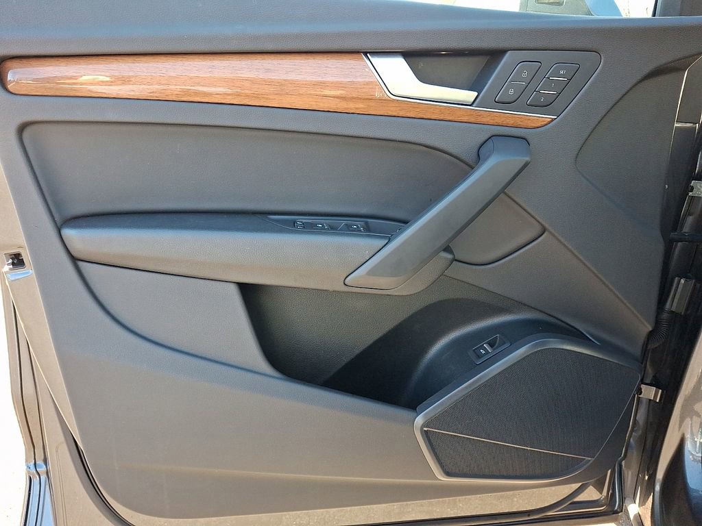 Used 2023 Audi Q5 2.0T Premium w/ Convenience Package image 12