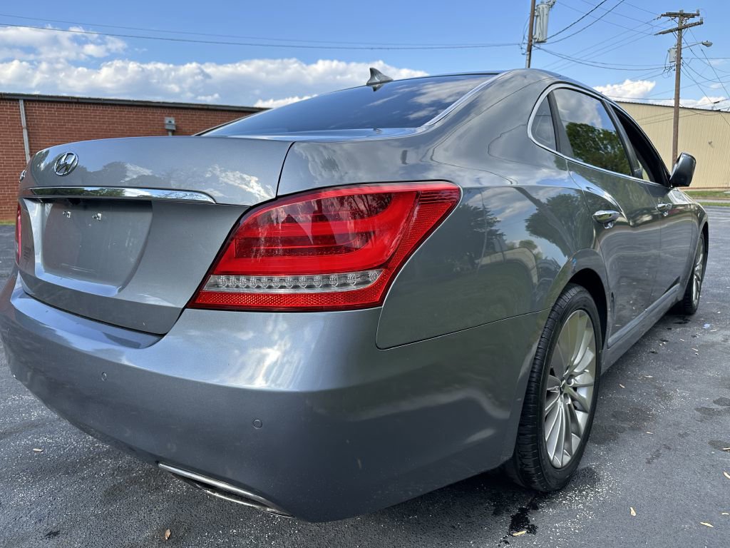 Used 2015 Hyundai Equus Signature RWD image 3
