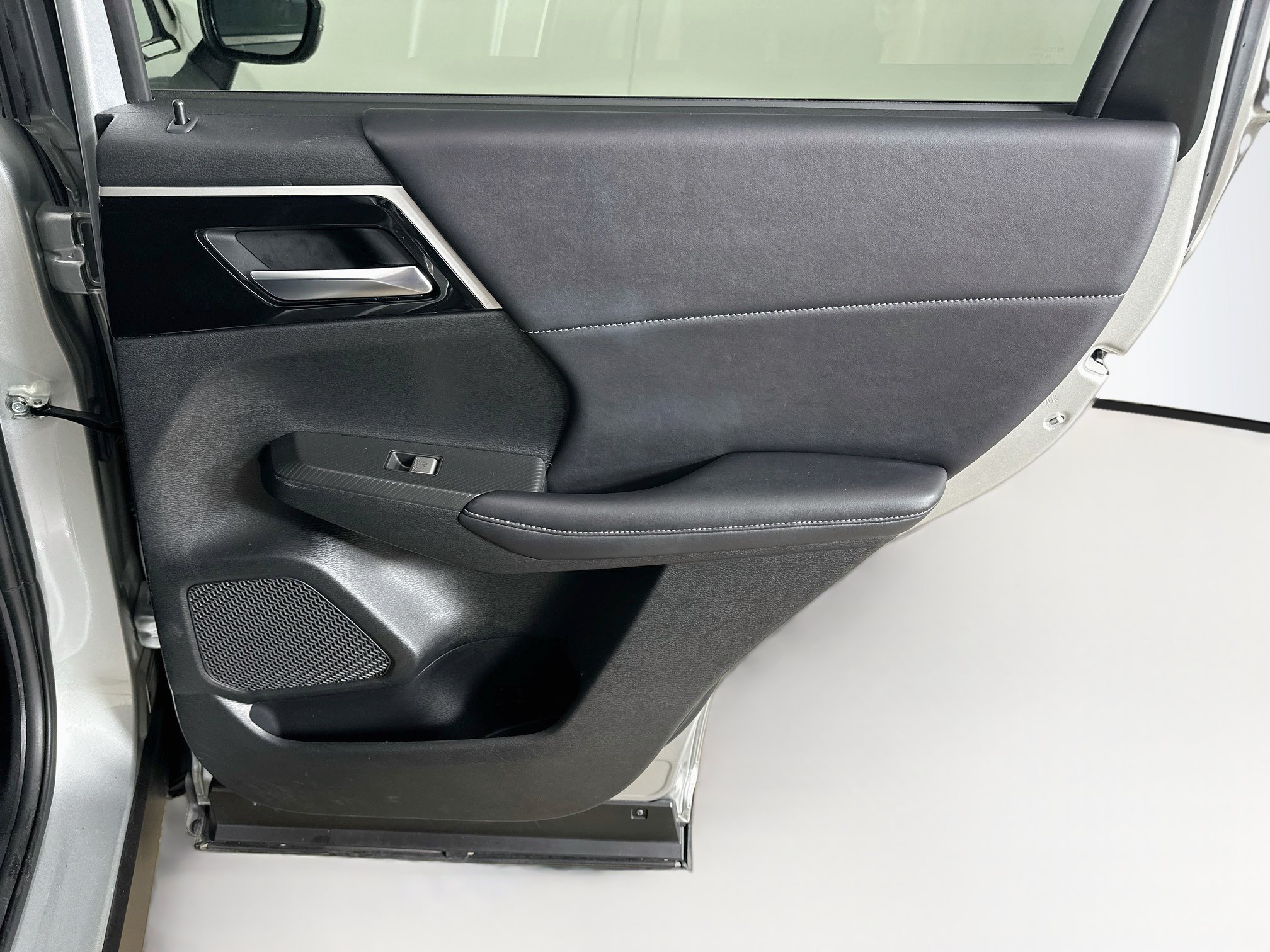 Used 2024 Mitsubishi Outlander SE FWD image 31