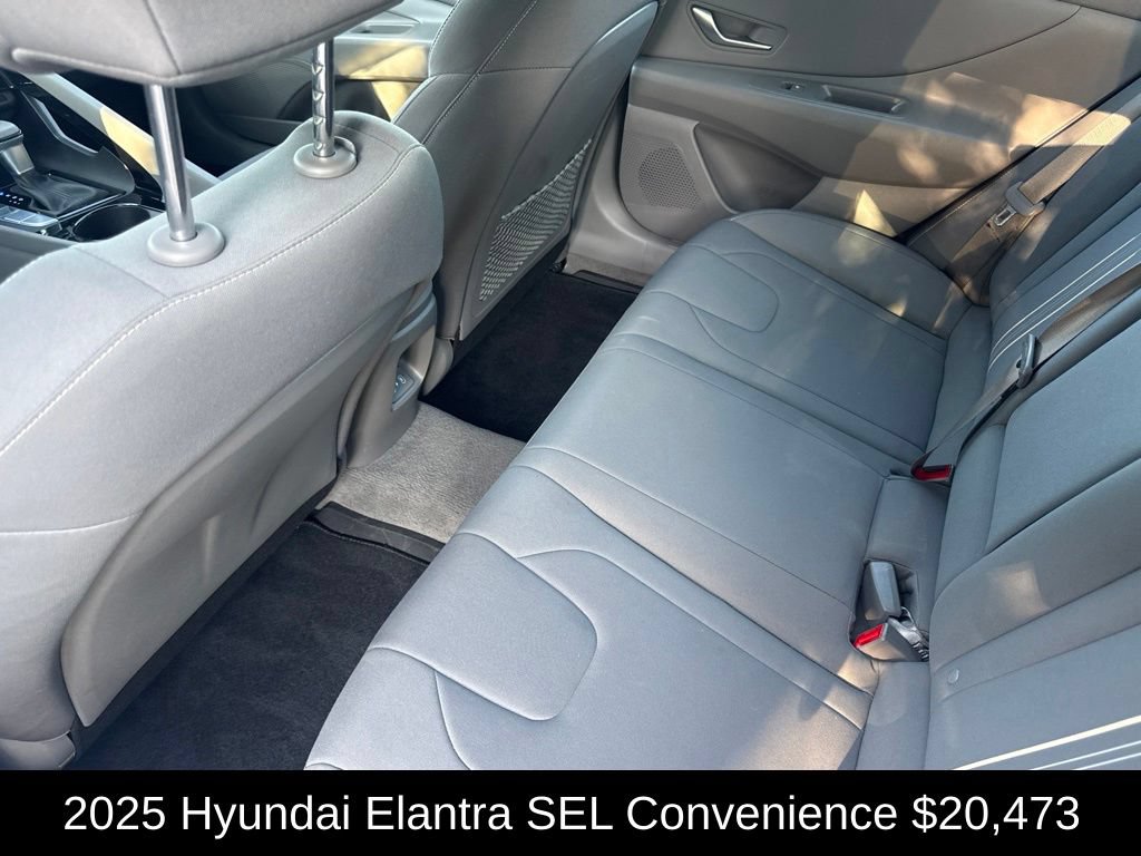 Used 2025 Hyundai Elantra SEL FWD image 13