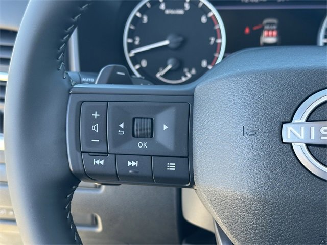 Used 2025 Nissan Rogue SV w/ SV Premium Package image 11