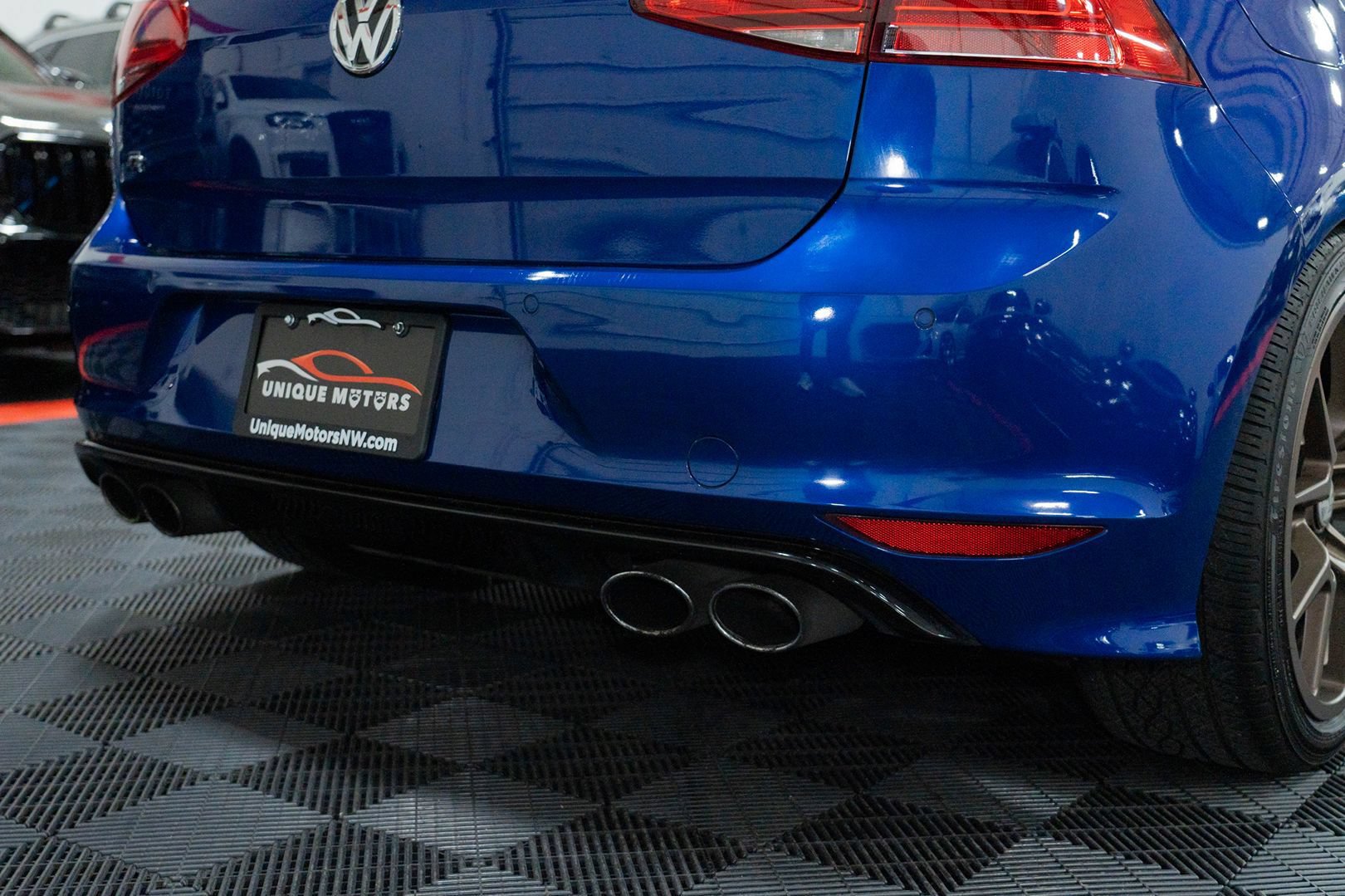 Used 2015 Volkswagen Golf R 4-Door AWD/4WD image 10