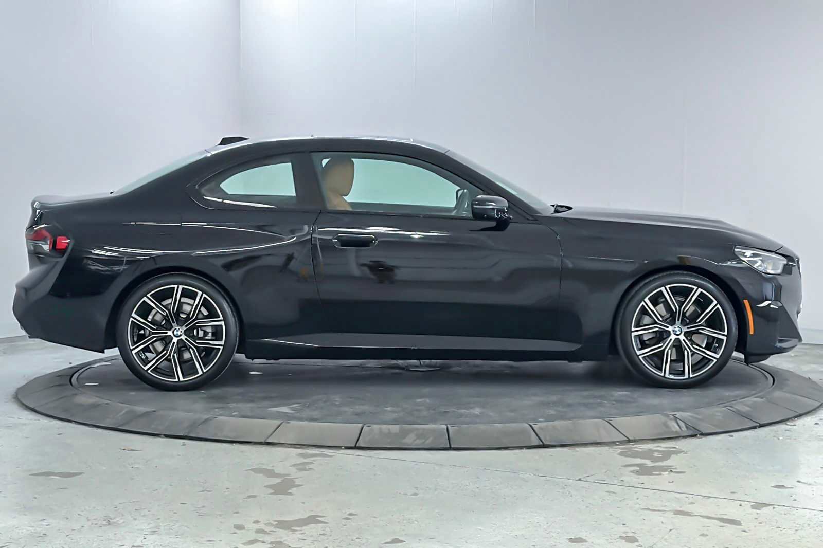 Used 2023 BMW 230i Coupe w/ Premium Package image 8