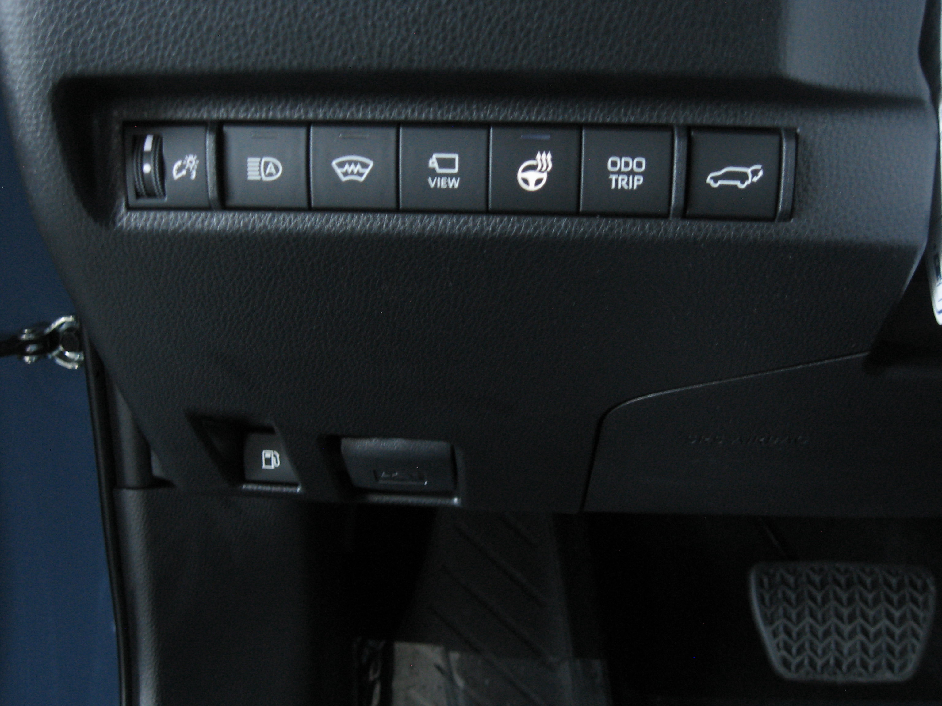 Used 2025 Toyota RAV4 XSE w/ Advanced Technology Package image 18