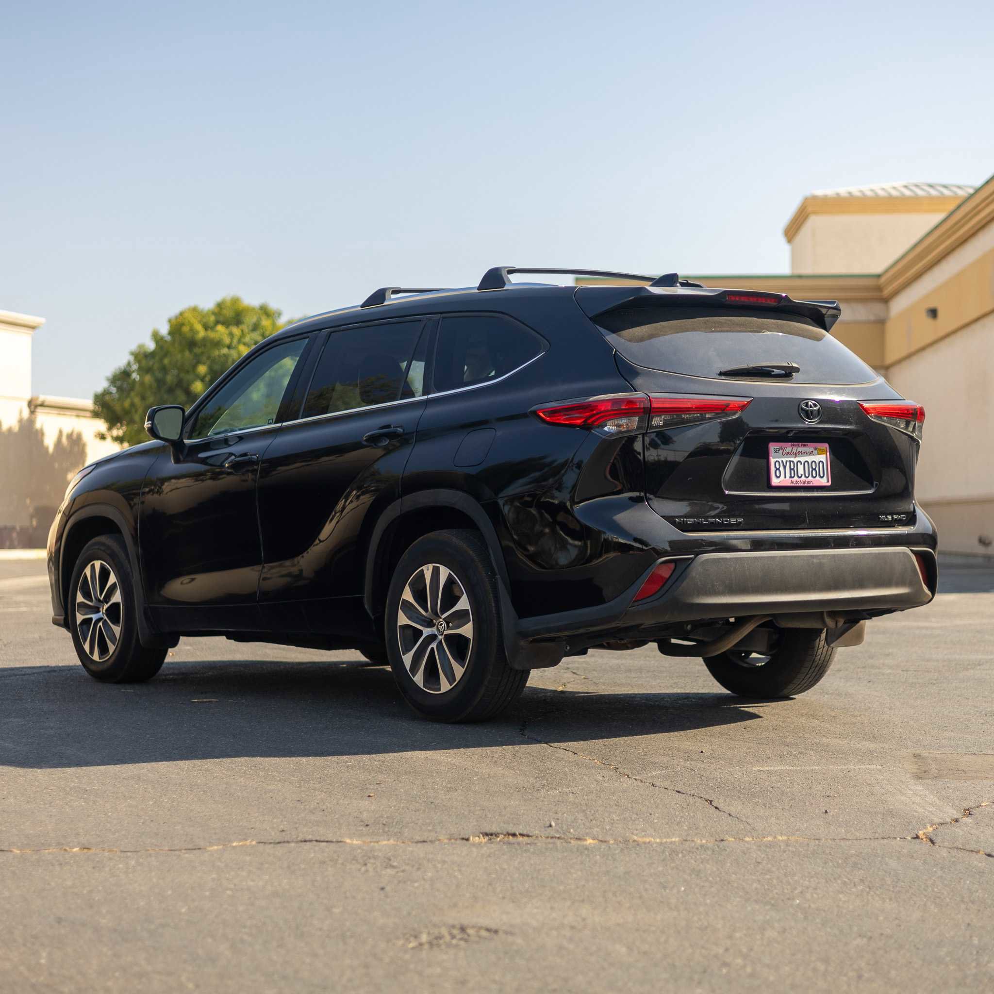 Used 2021 Toyota Highlander XLE image 5