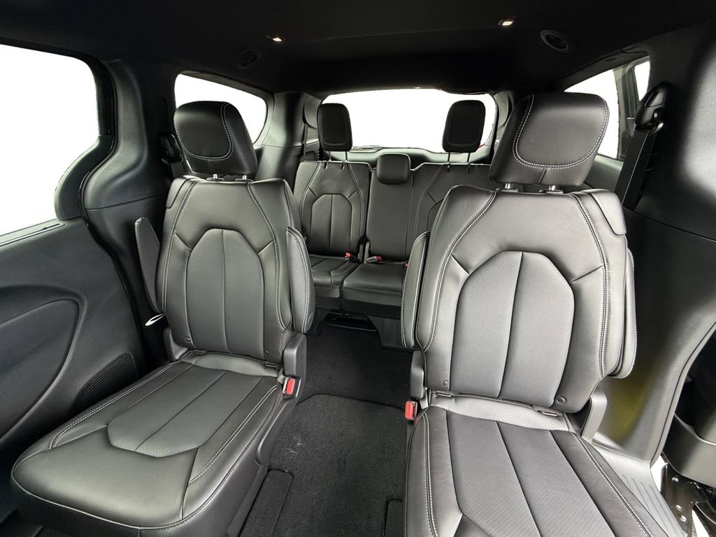 New 2027 Chrysler Pacifica Select FWD image 23