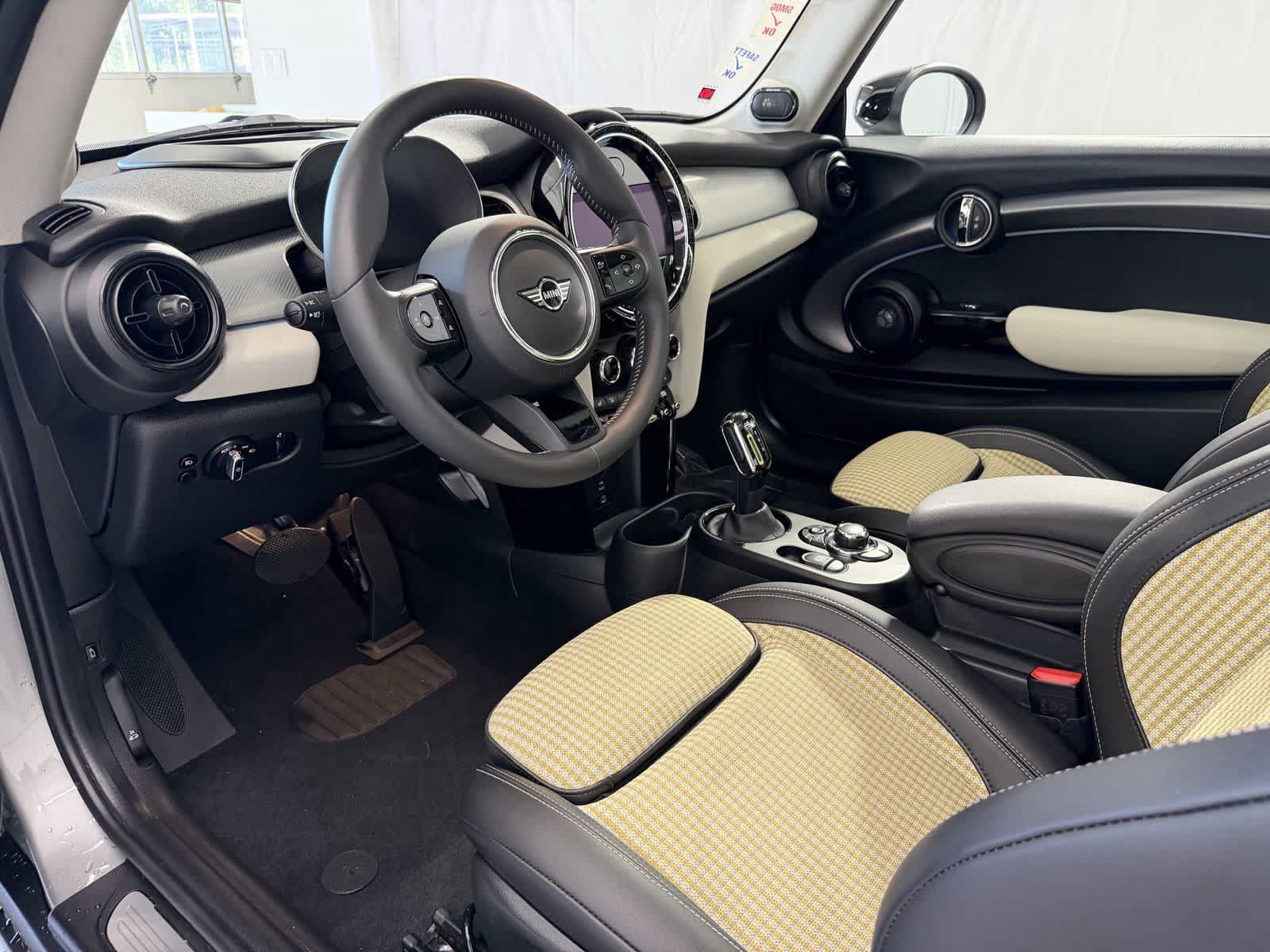 Used 2024 MINI Cooper SE FWD image 9