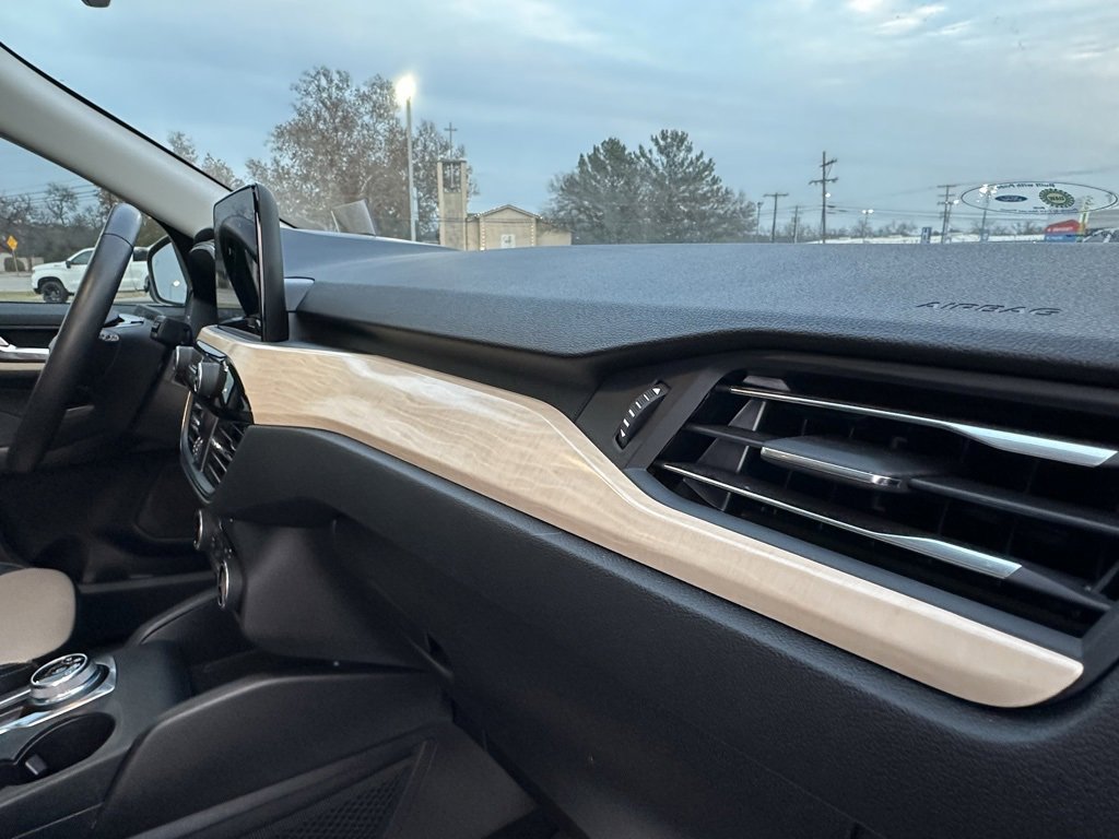 Used 2022 Ford Escape Titanium w/ Titanium Elite Package image 9