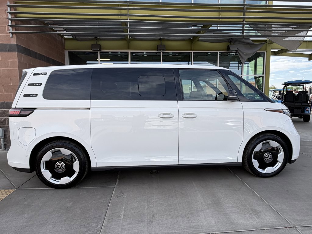 Used 2025 Volkswagen ID. Buzz Pro S RWD image 9