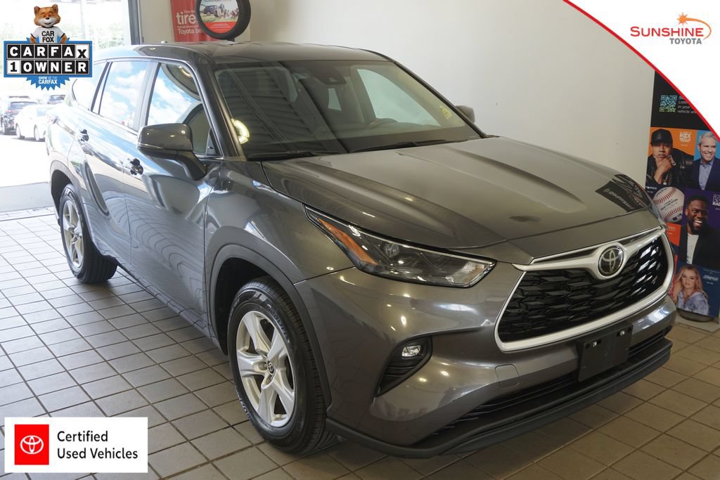 Certified 2024 Toyota Highlander LE FWD image 1