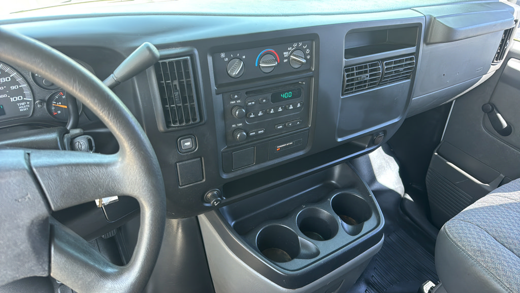 Used 2006 Chevrolet Express 1500 Passenger RWD image 11