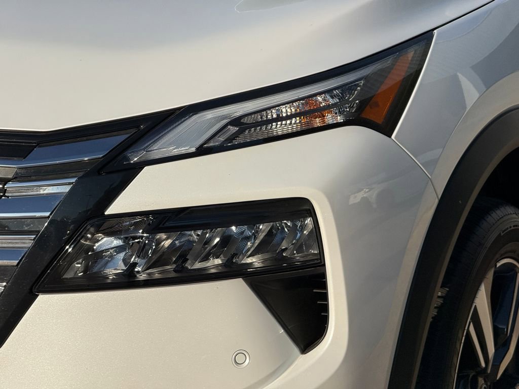 Used 2025 Nissan Rogue SL image 5