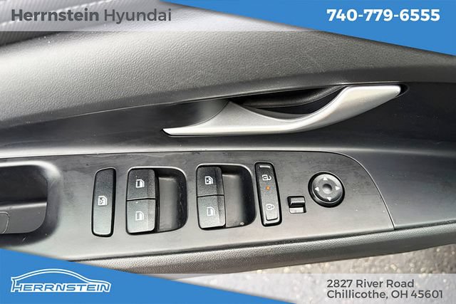 Used 2025 Hyundai Elantra Limited FWD image 9
