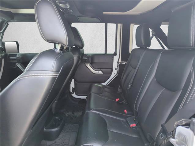 Used 2017 Jeep Wrangler Unlimited Rubicon w/ Cold Weather Group AWD/4WD image 17