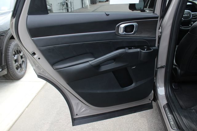 Certified 2025 Kia Sorento SX Prestige AWD/4WD image 23
