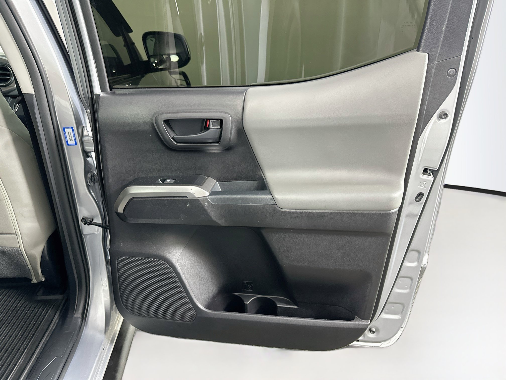 Used 2021 Toyota Tacoma SR5 RWD image 29
