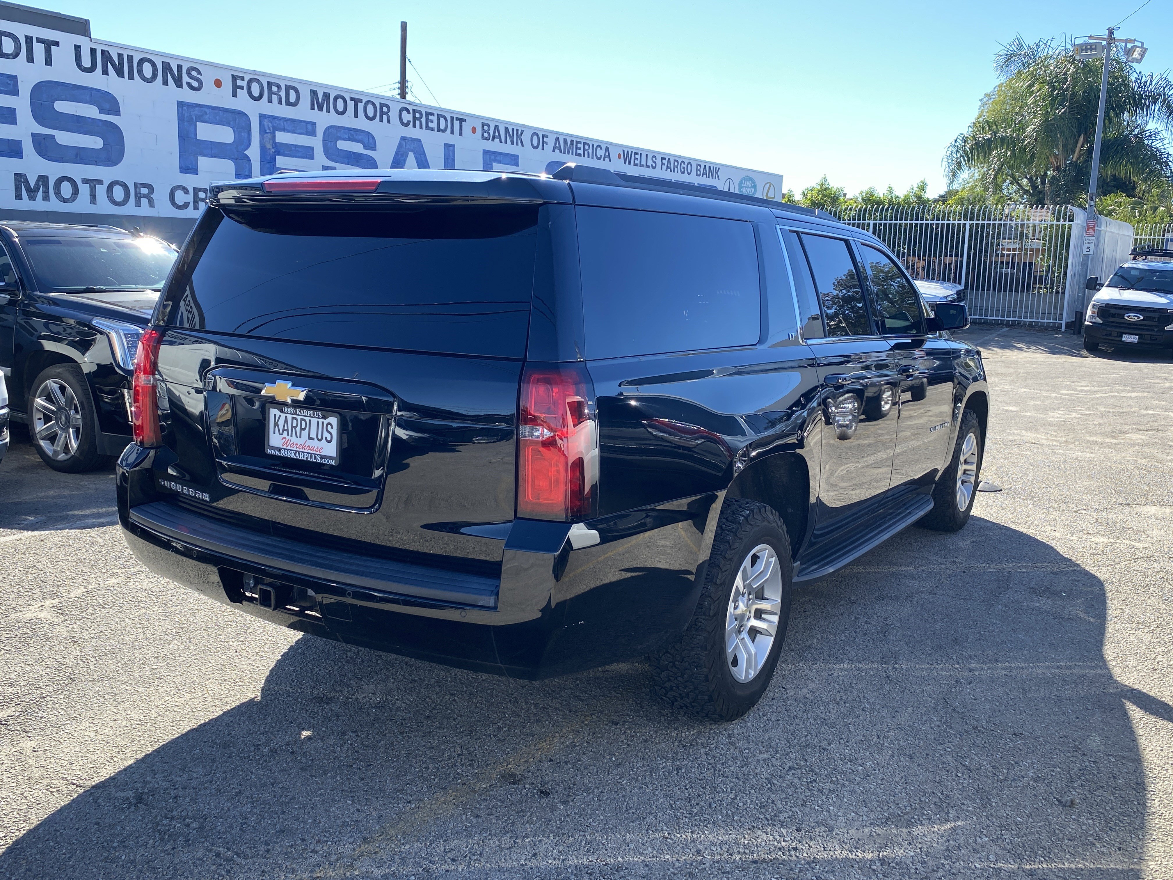 Used 2023 Chevrolet Suburban Premier image 5