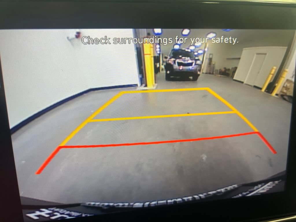 Used 2024 Hyundai Venue SEL FWD image 21