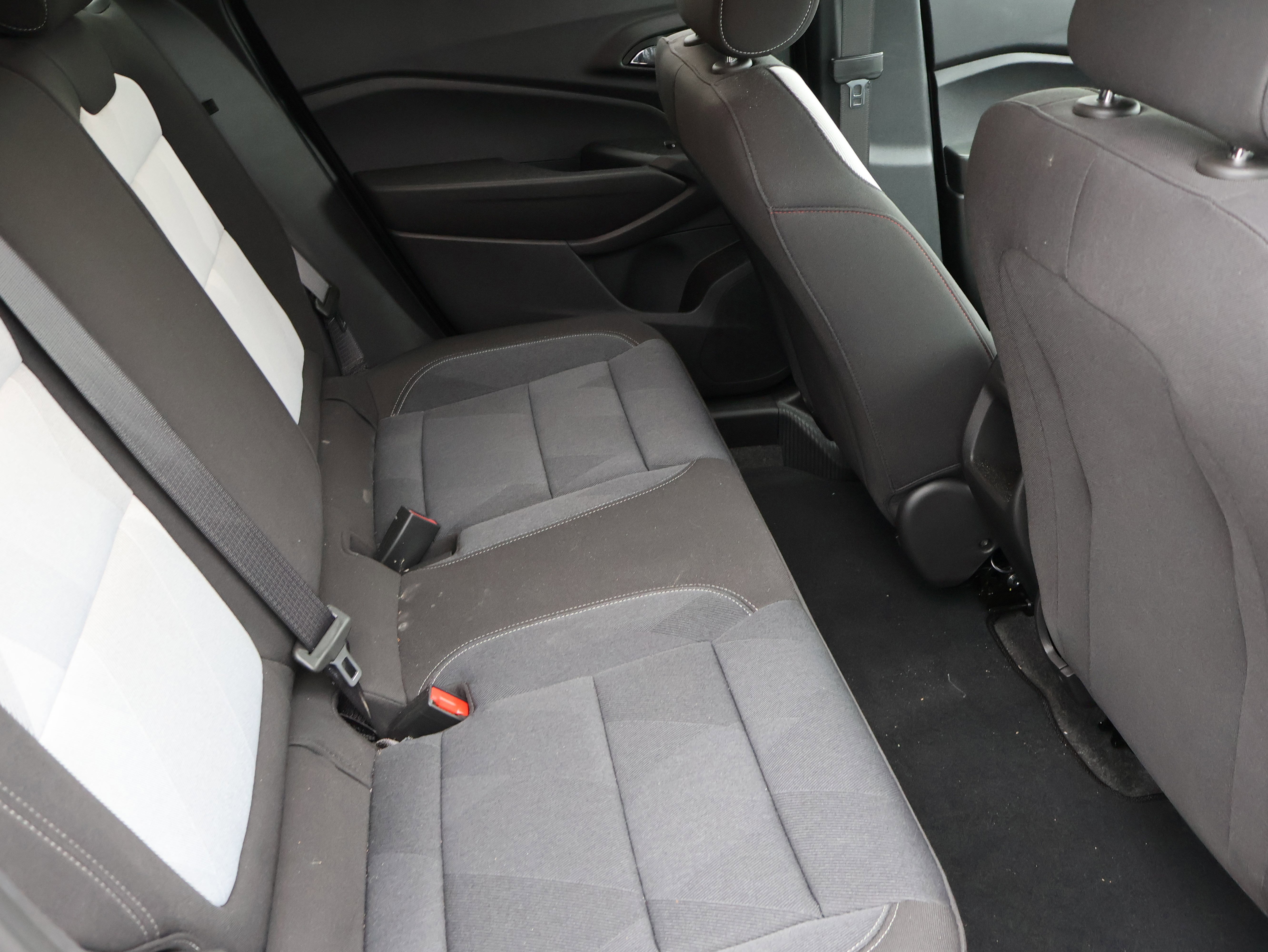 Used 2025 Chevrolet Trax RS w/ Sunroof Package image 13