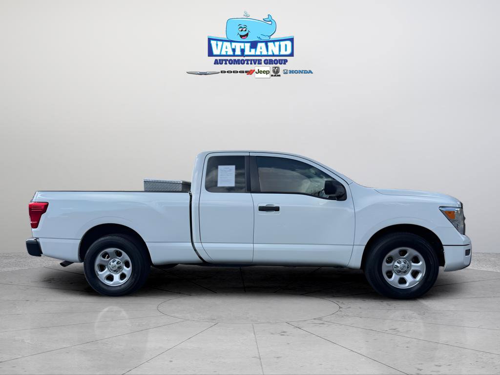 Used 2022 Nissan Titan S image 9