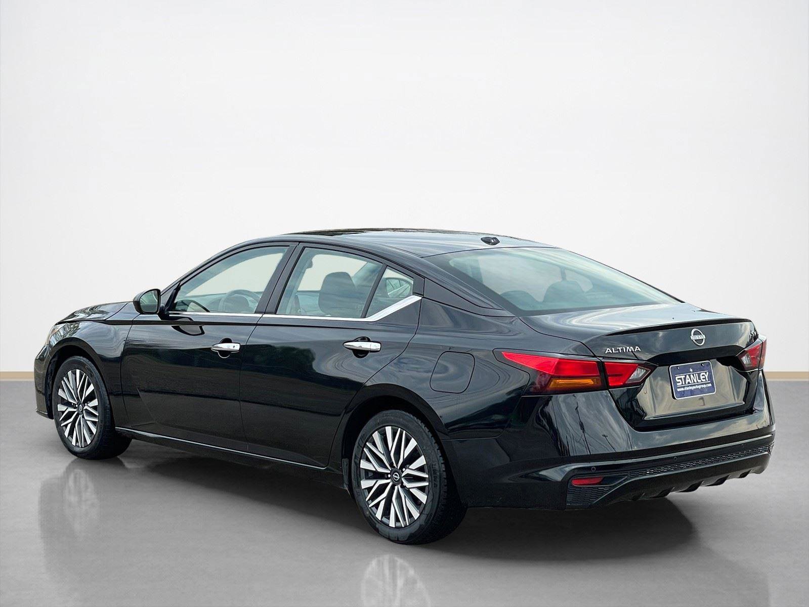 Used 2024 Nissan Altima 2.5 SV FWD image 5