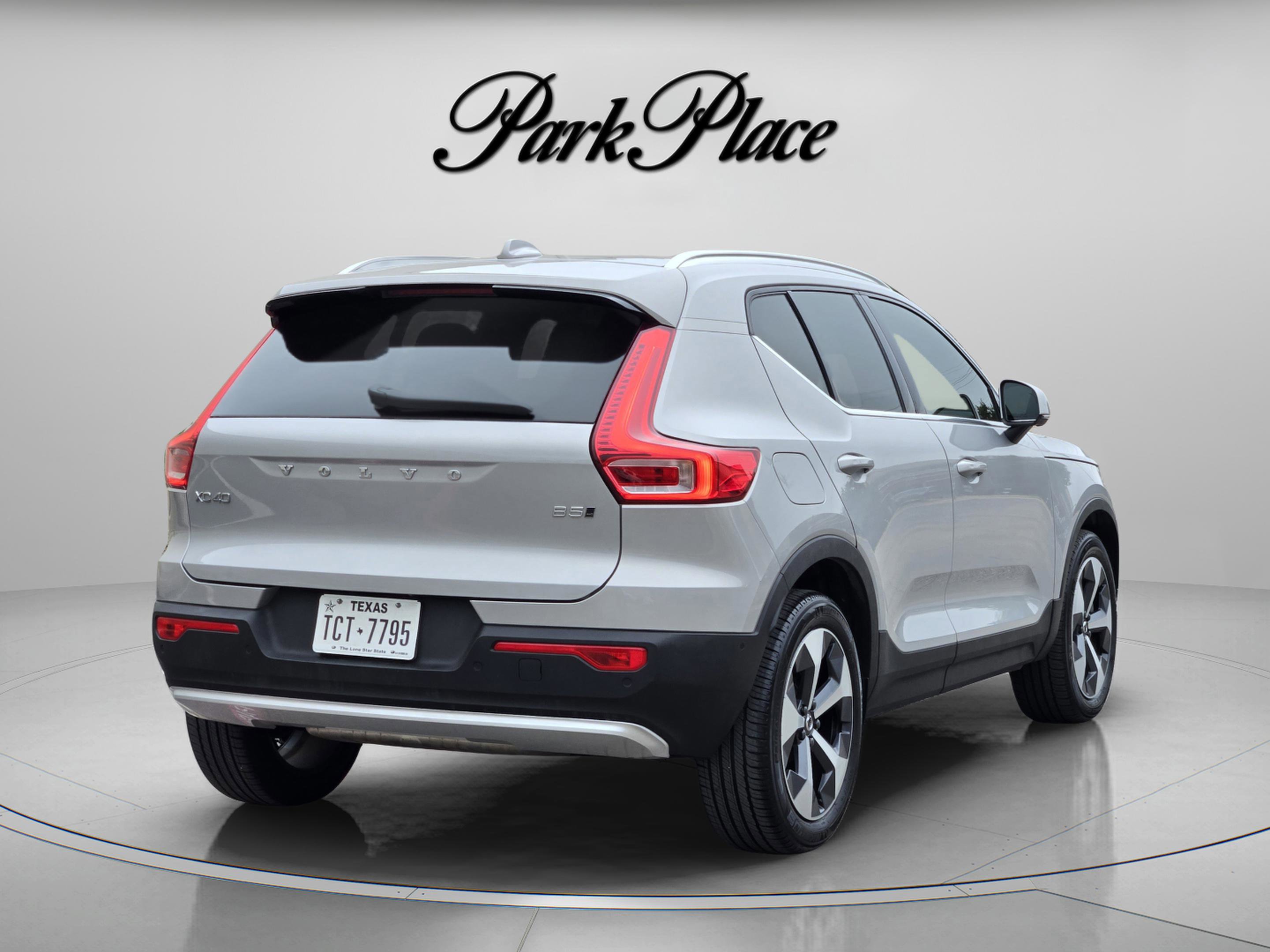 Used 2023 Volvo XC40 B5 Plus w/ Protection Package Premier AWD/4WD image 6