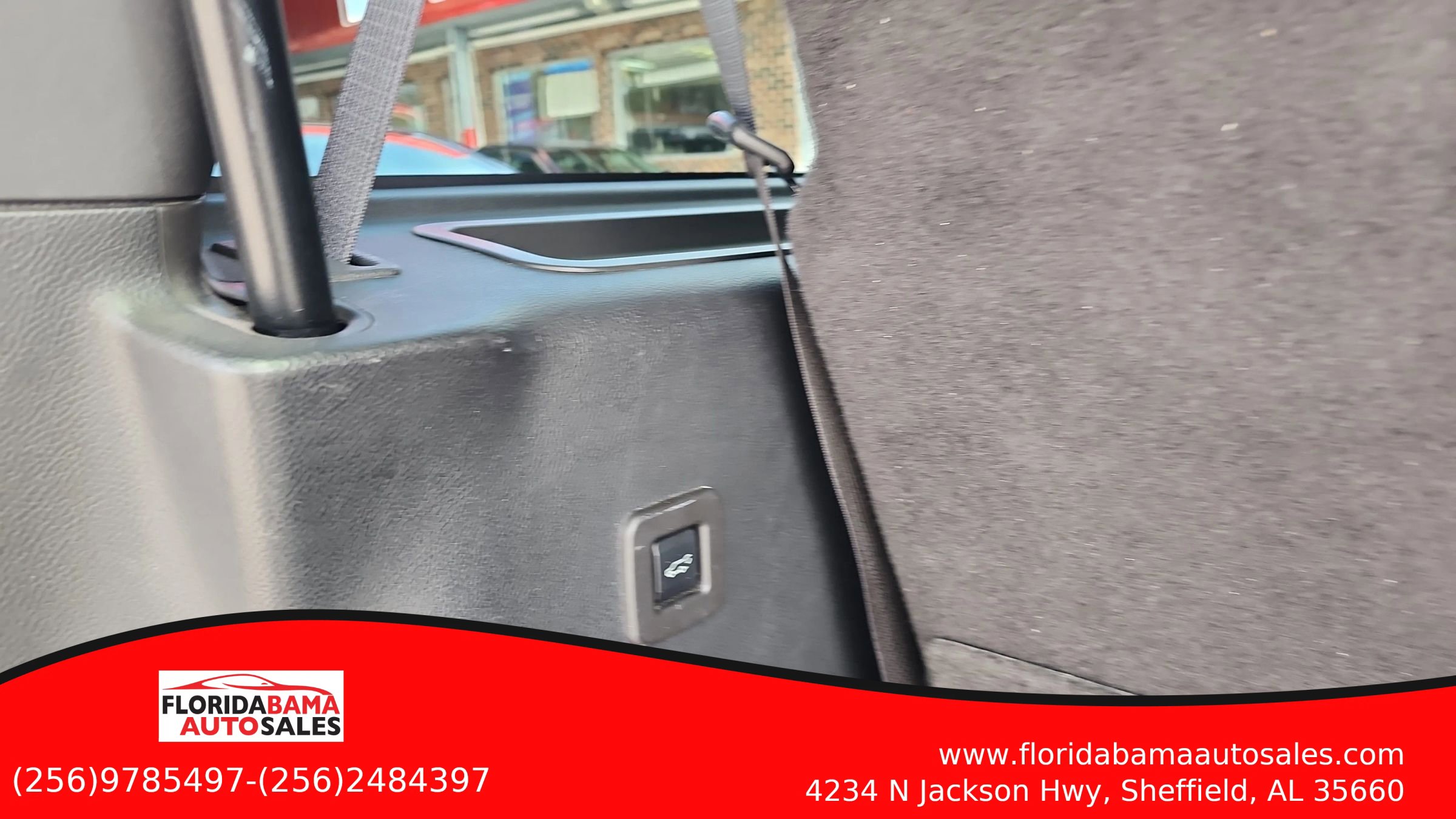 Used 2011 Lincoln Navigator Sport Utility 4D image 18