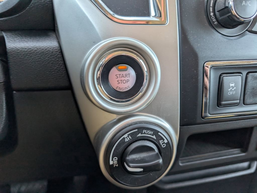 Used 2018 Nissan Titan SV image 18