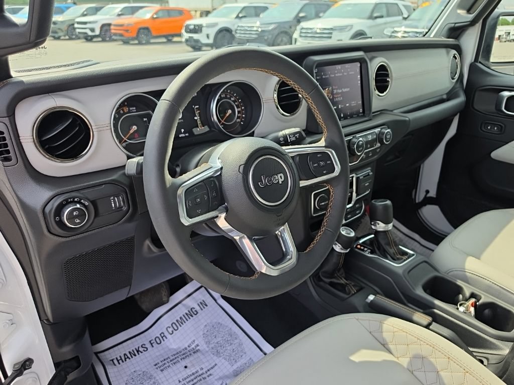 Used 2023 Jeep Gladiator Overland AWD/4WD image 18