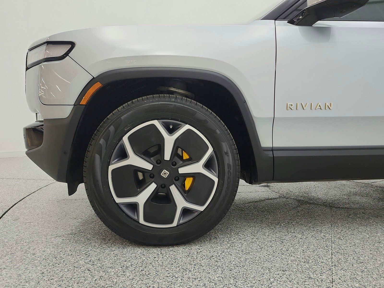 Used 2023 Rivian R1T Adventure image 20