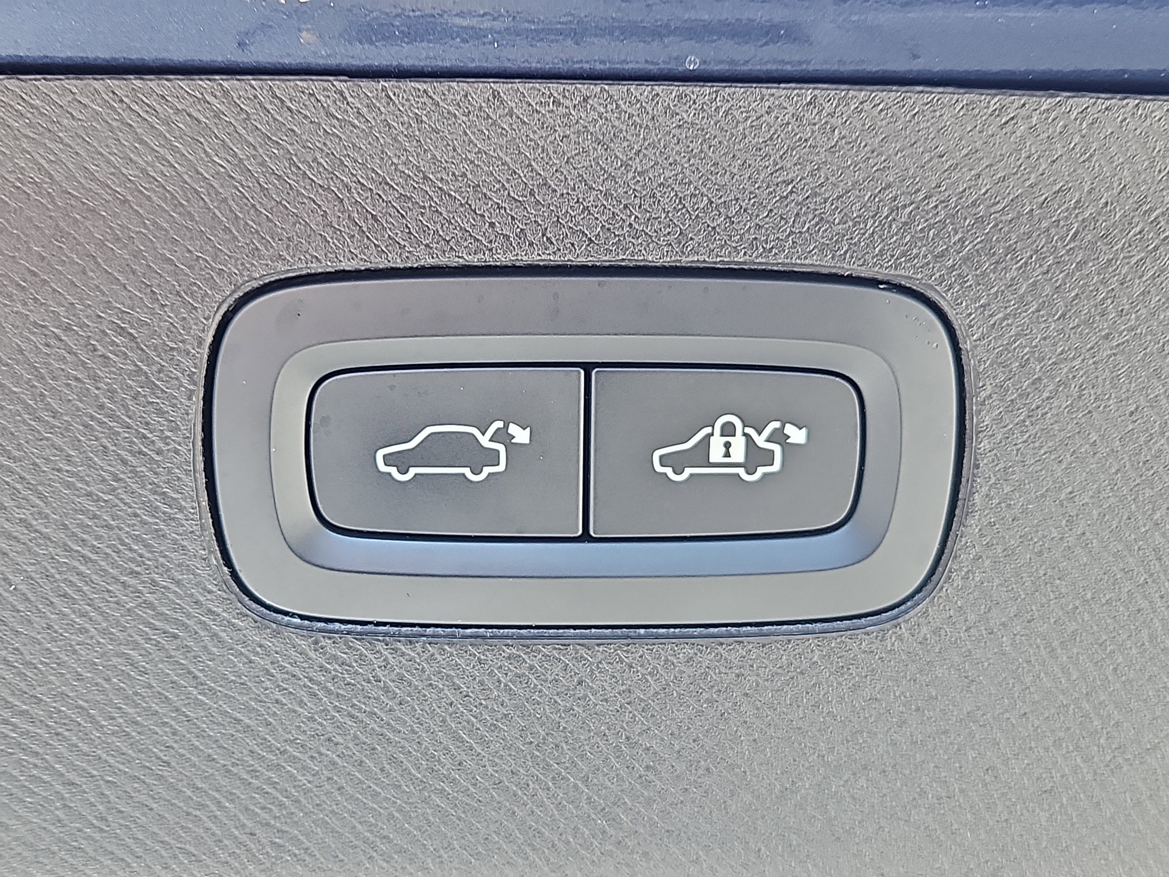 Used 2023 Volvo XC90 B6 Plus w/ Protection Package Premier image 15