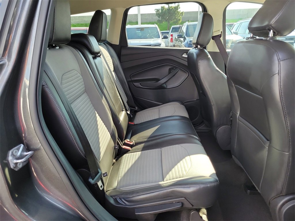 Used 2018 Ford Escape SE w/ SE Sport Appearance Package image 18