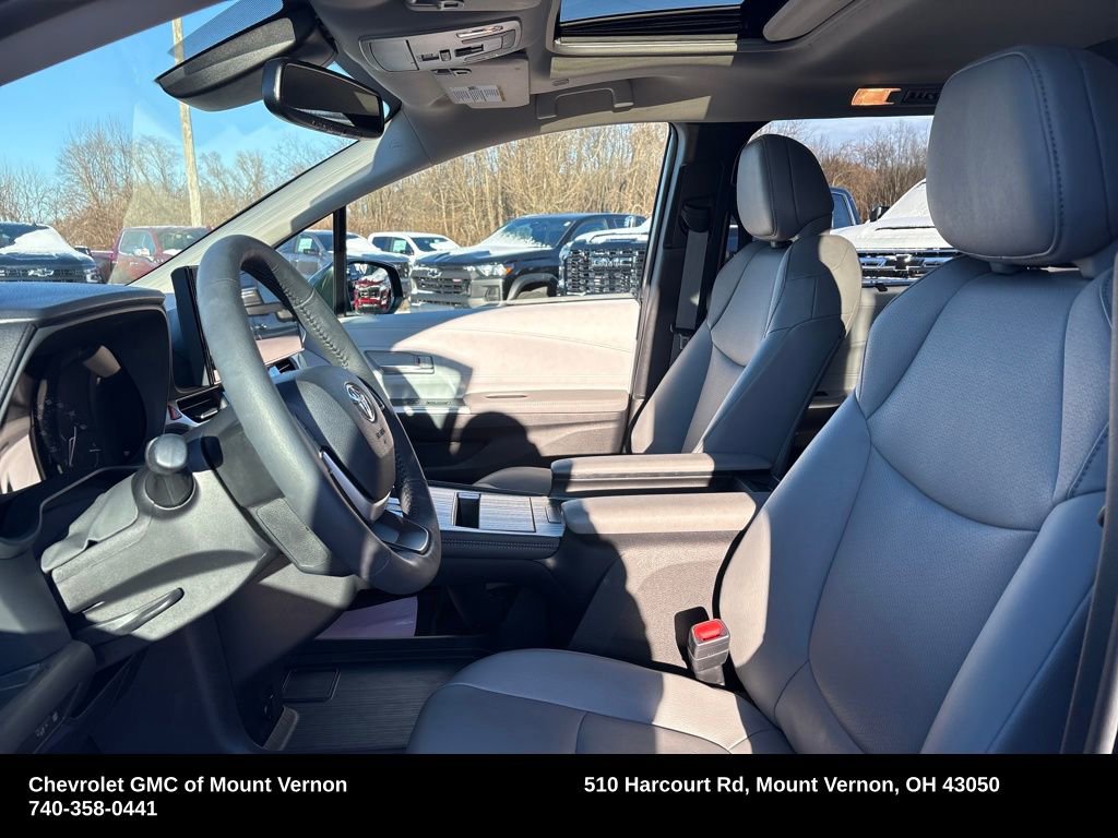 Used 2025 Toyota Sienna XLE w/ XLE Plus Package image 11