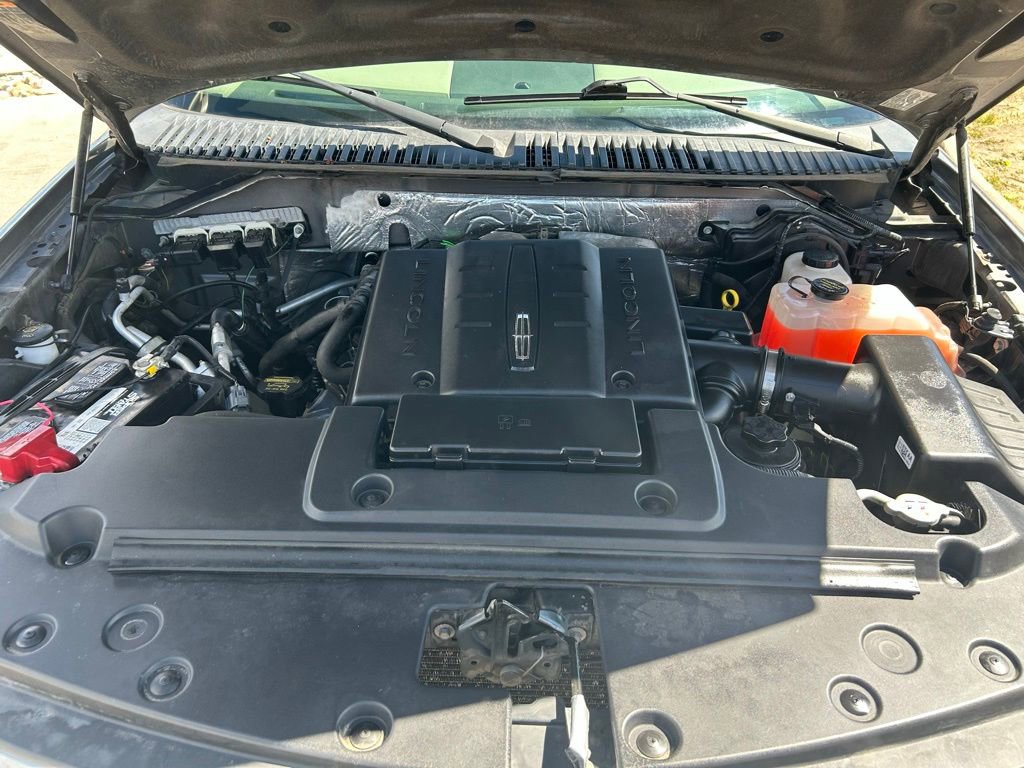 Used 2014 Lincoln Navigator 4WD image 32