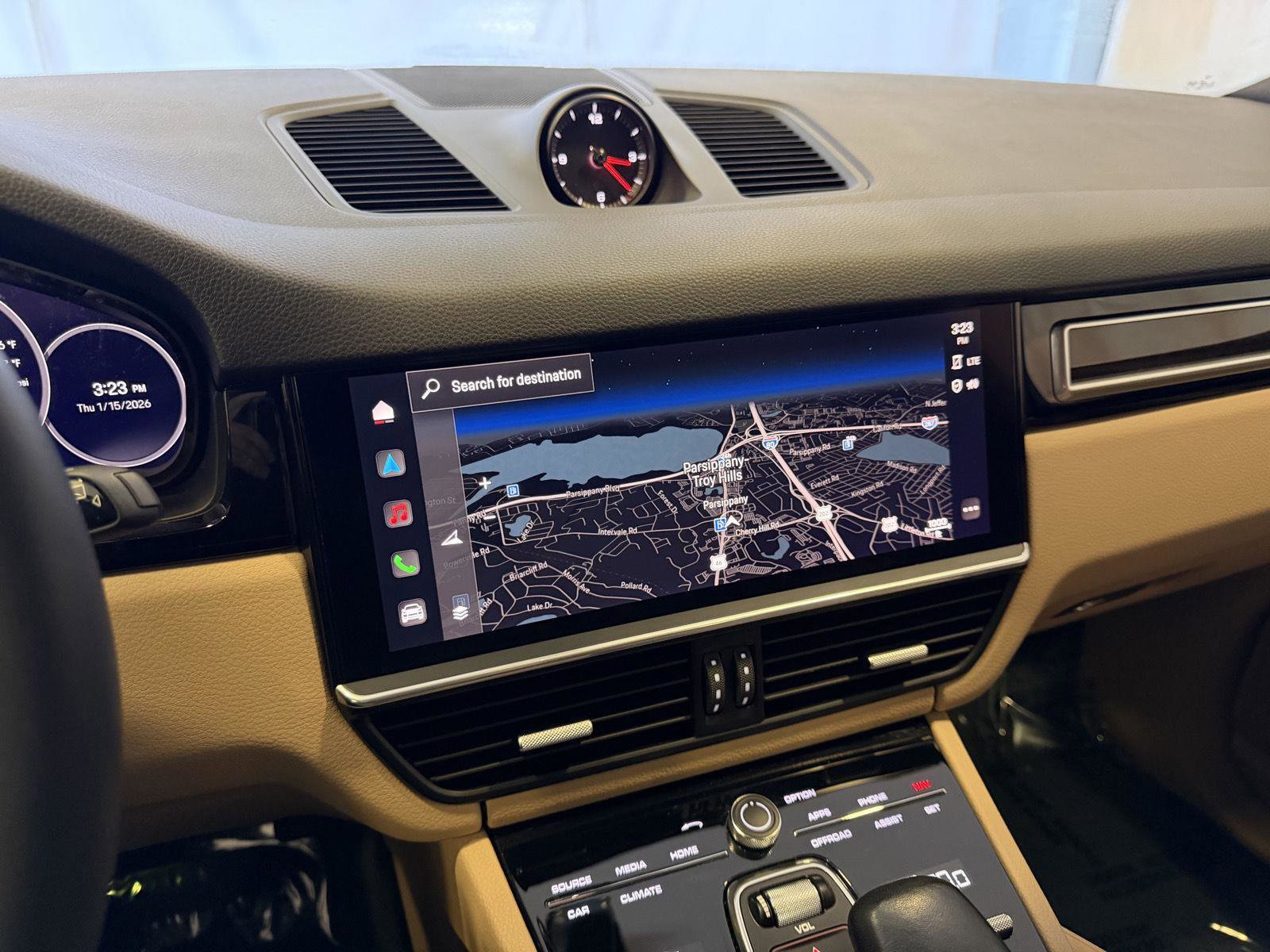 Certified 2022 Porsche Cayenne Platinum Edition image 21