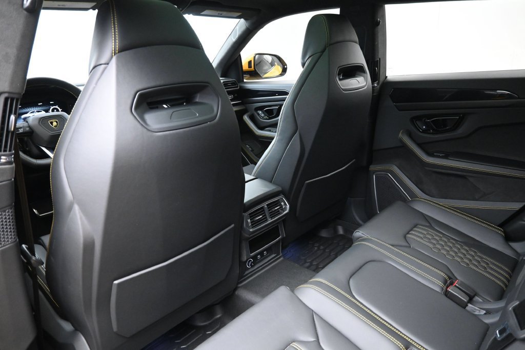 Used 2025 Lamborghini Urus SE AWD/4WD image 8