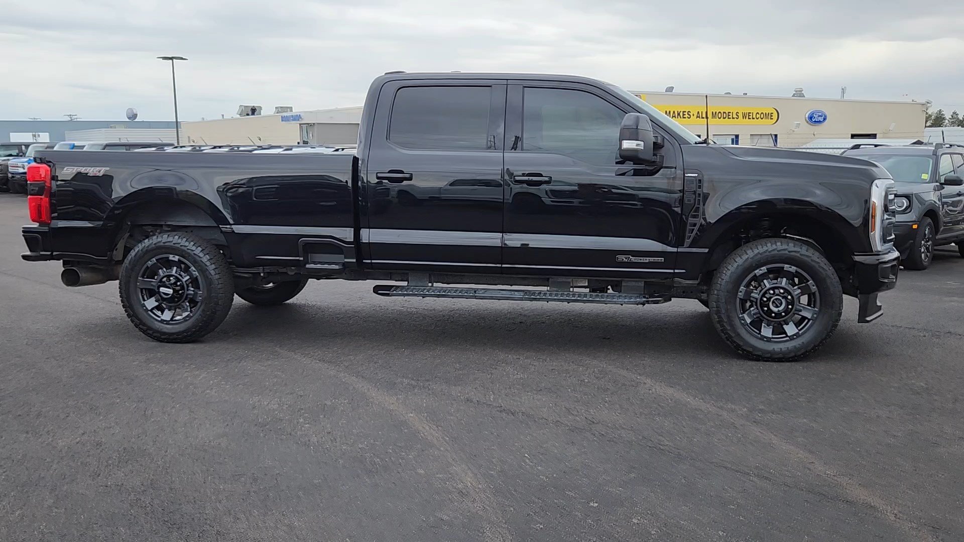 Used 2024 Ford F350 Lariat w/ Lariat Ultimate Package AWD/4WD image 3