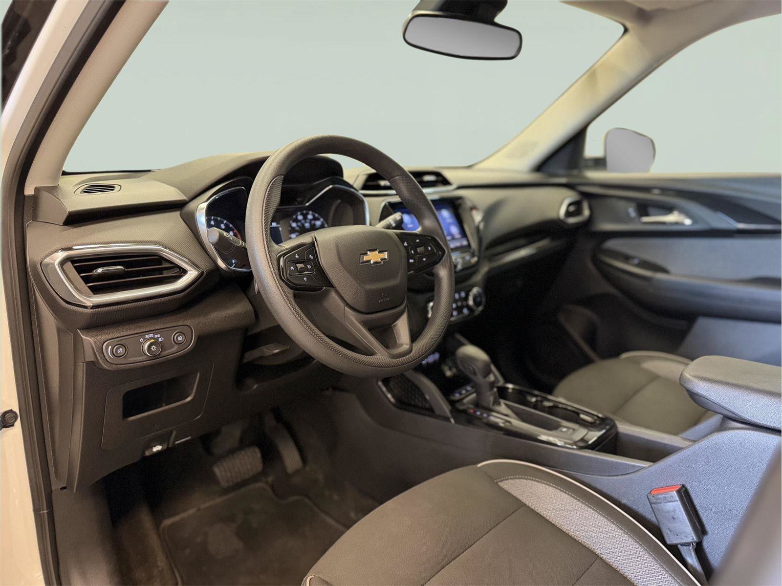 Used 2023 Chevrolet TrailBlazer LT w/ Convenience Package AWD/4WD image 24