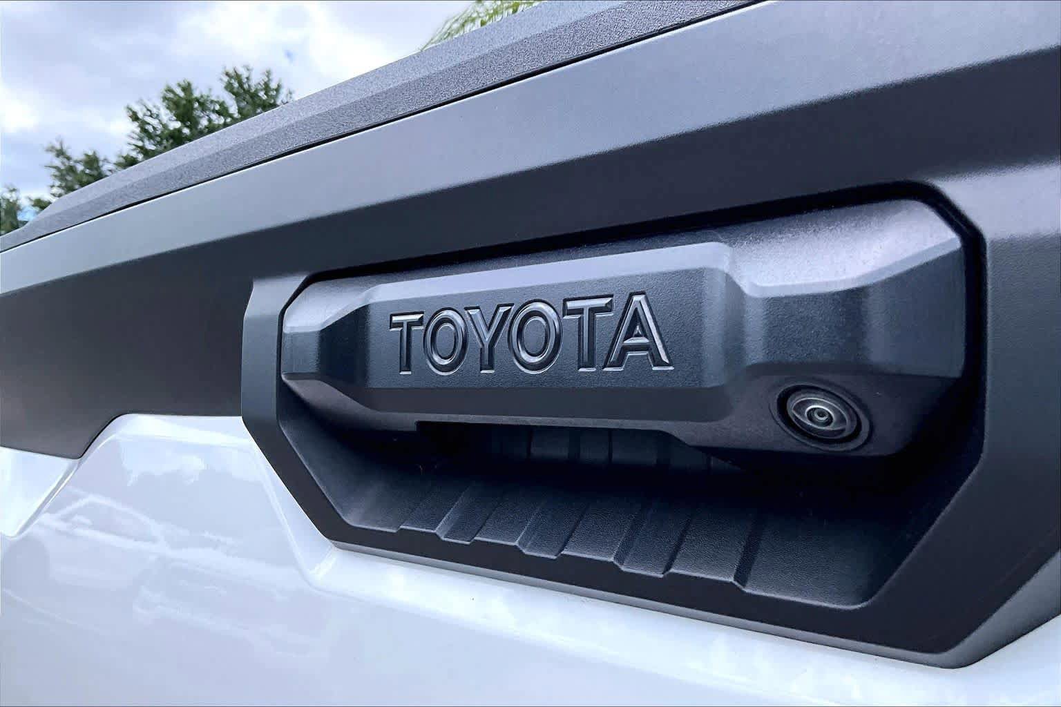 Used 2024 Toyota Tundra SR5 w/ SR5 Convenience Package AWD/4WD image 31