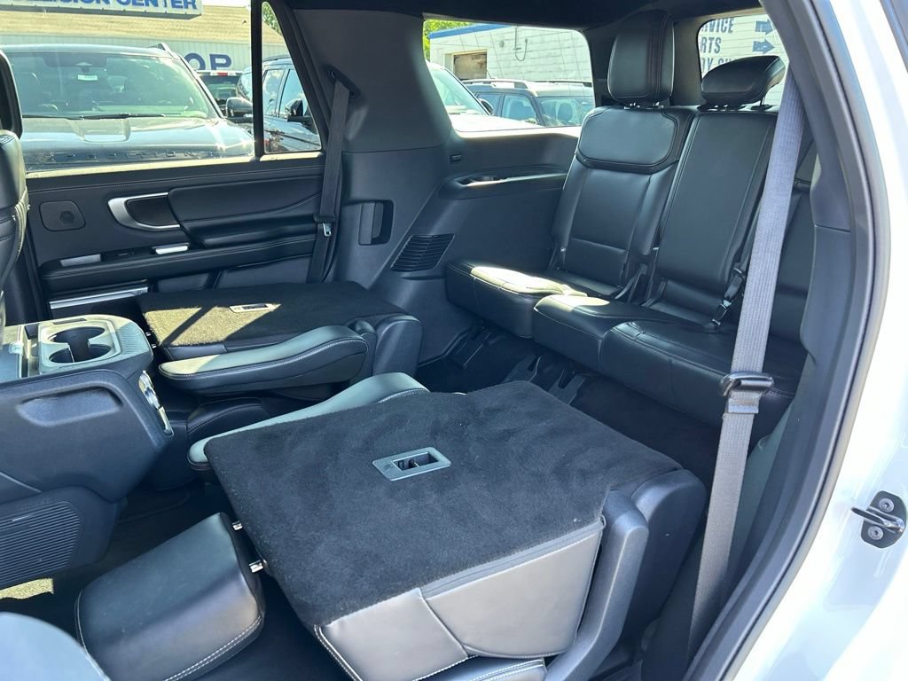 Used 2025 Ford Expedition Platinum w/ Stealth Performance Package AWD/4WD image 36