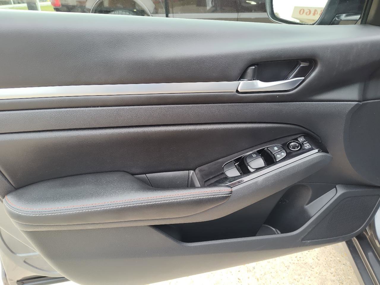 Used 2024 Nissan Altima 2.5 SR w/ SR Premium Package FWD image 14