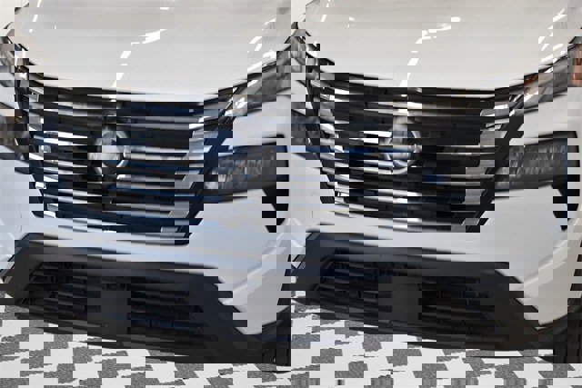 Used 2025 Nissan Rogue SV image 16