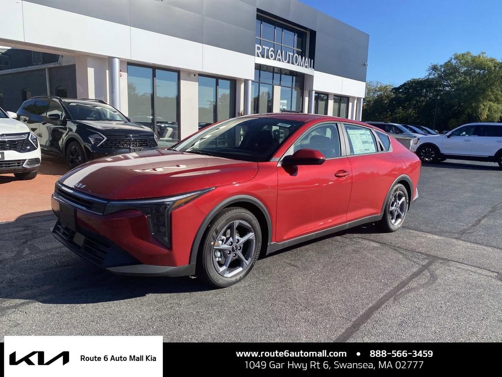 New 2025 Kia K4 LXS image 1