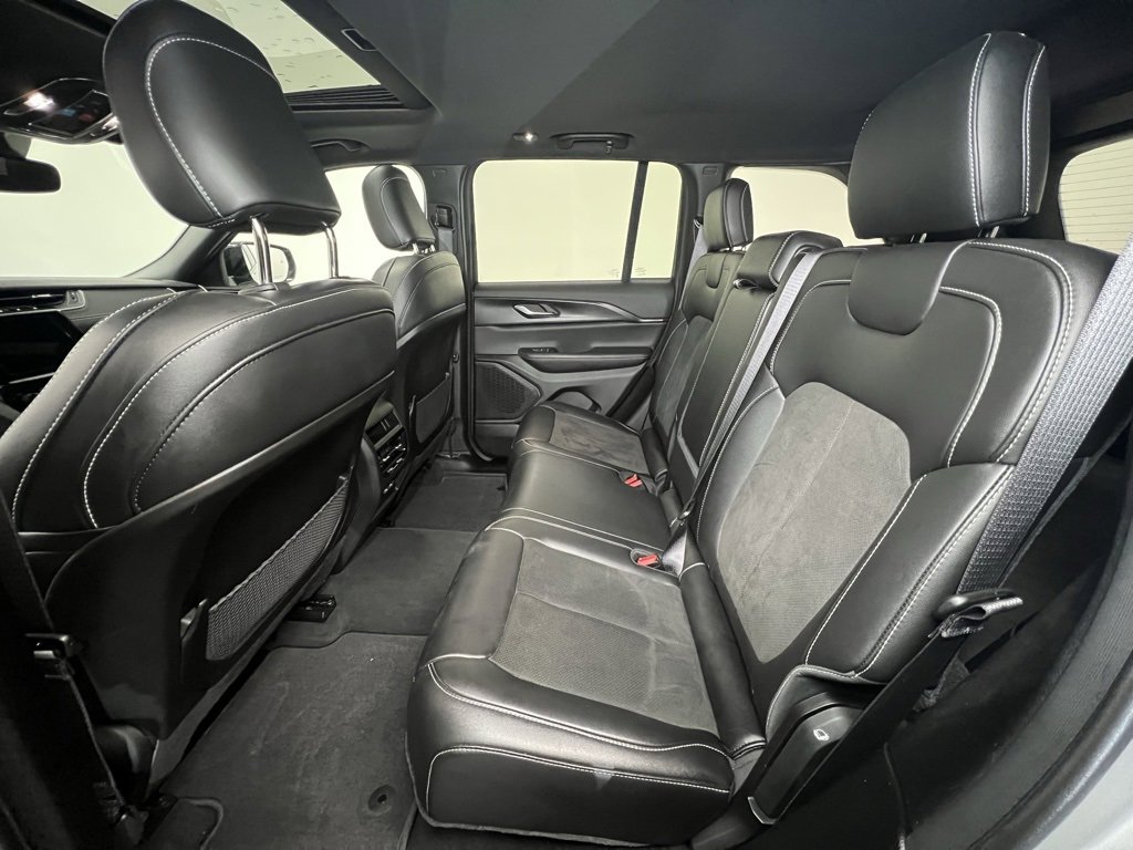 Used 2024 Jeep Grand Cherokee Altitude image 5