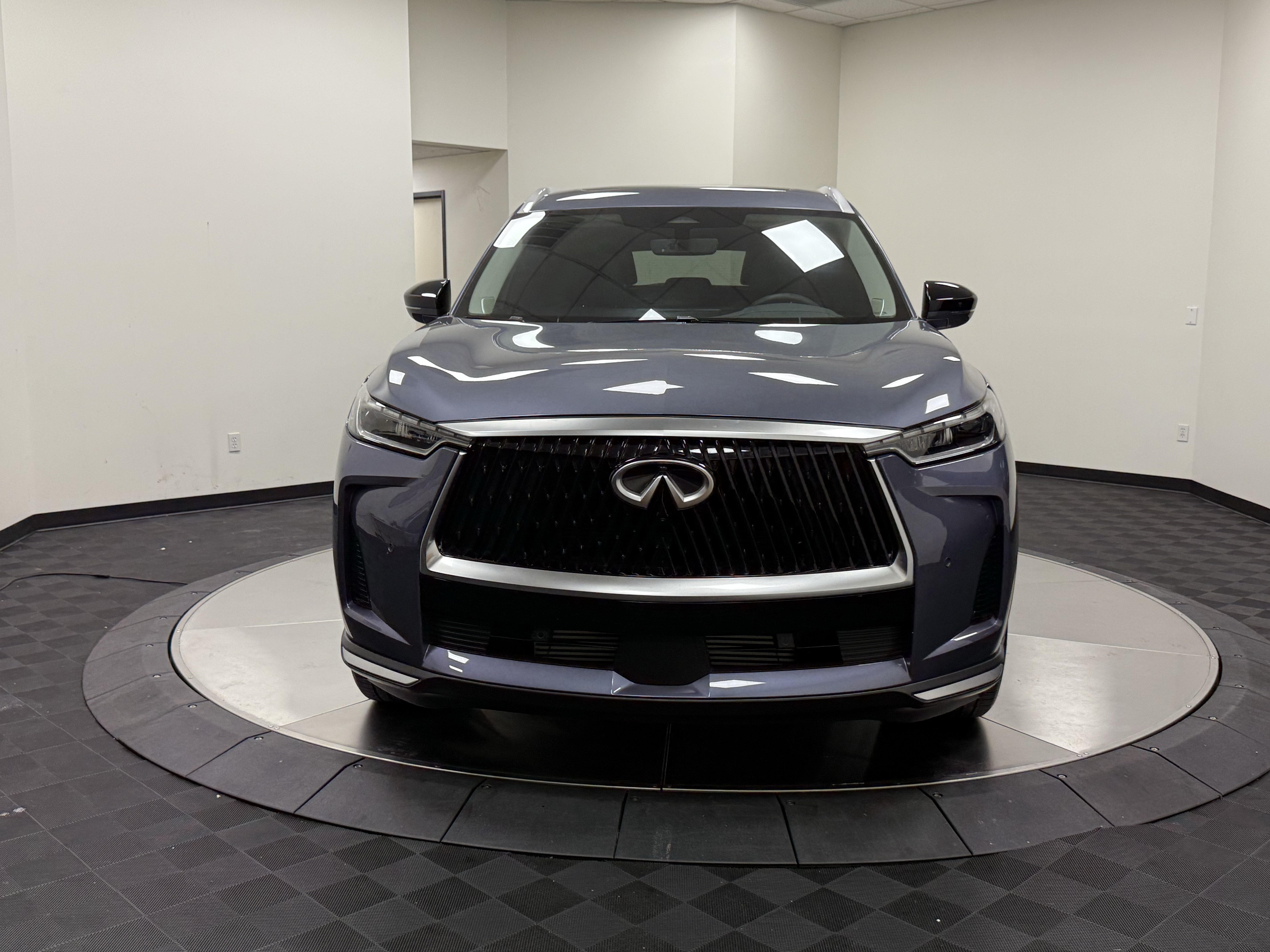 Certified 2027 INFINITI QX60 Luxe w/ Cargo Package FWD image 2