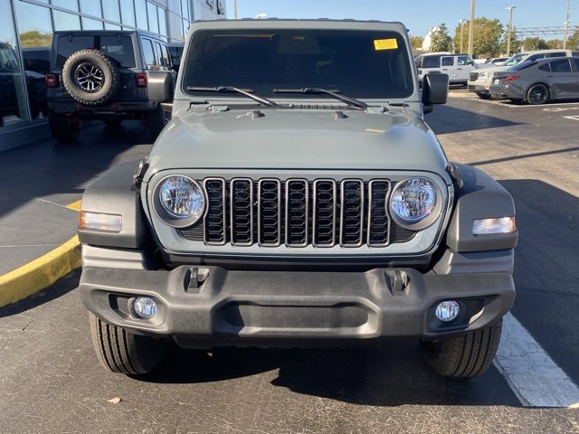 Used 2025 Jeep Wrangler Sport S image 3