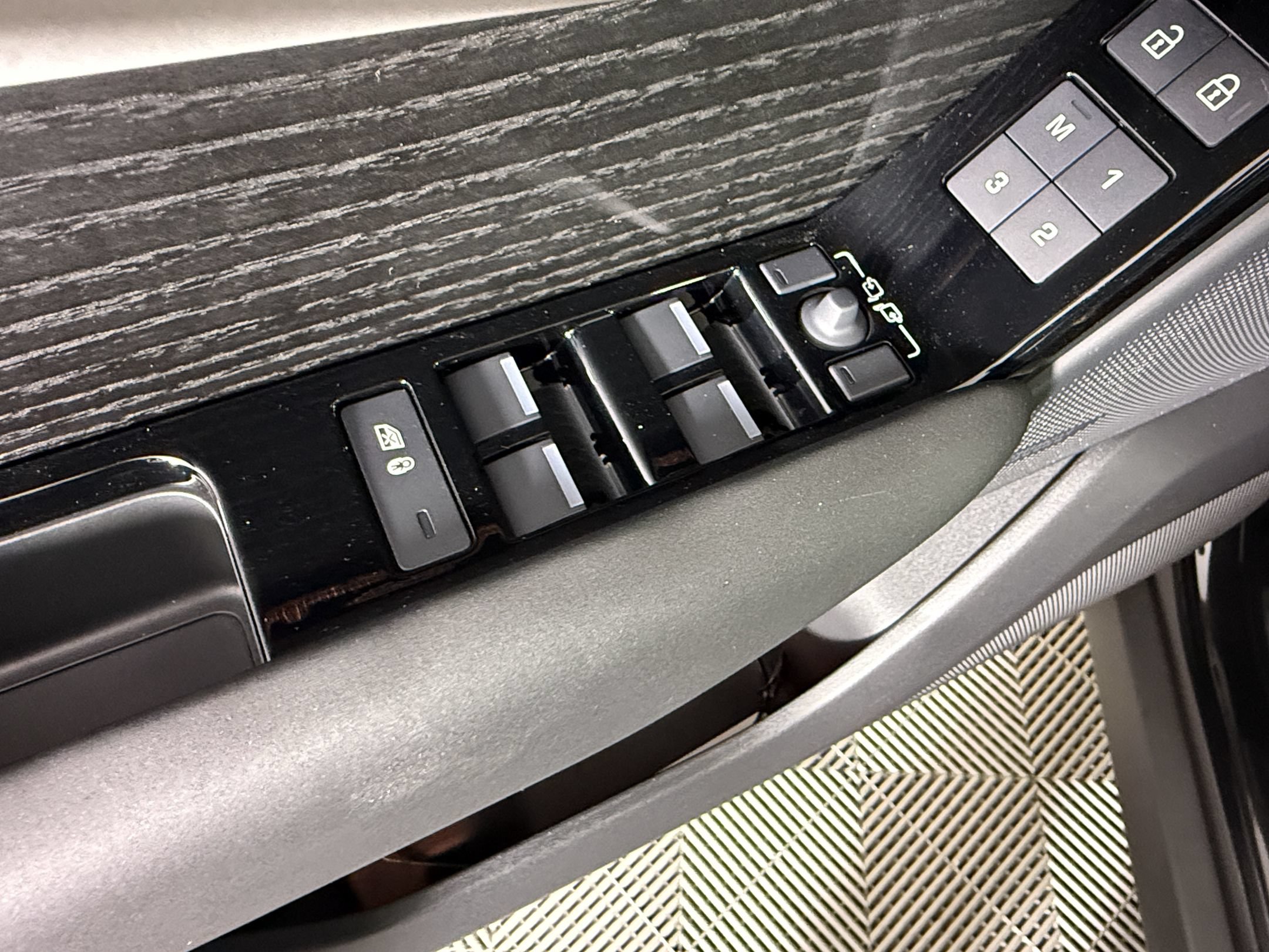 New 2026 Land Rover Range Rover Velar S AWD/4WD image 25