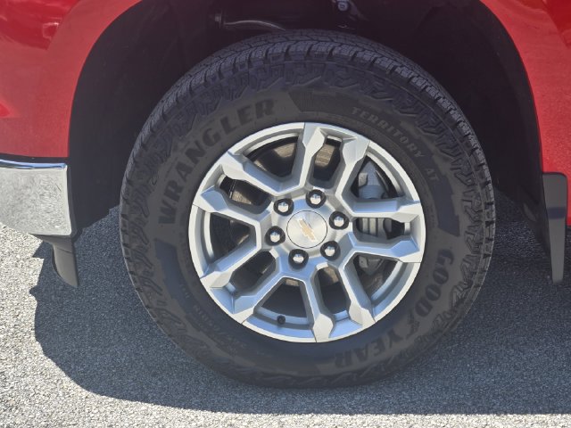 Used 2025 Chevrolet Silverado 1500 LT AWD/4WD image 9